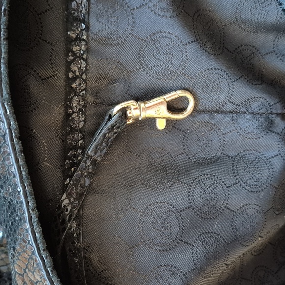 Michael Kors Black Patent Python Hobo Purse Great Condition - Picture 8 of 11